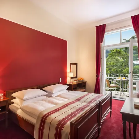 Bristol Hotel 3*