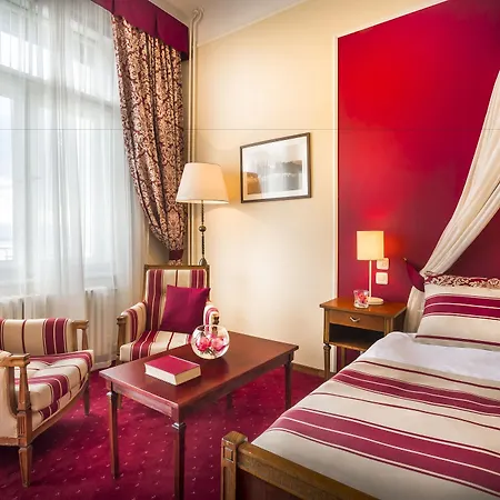 Bristol Hotel 3*